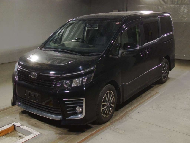 TOYOTA VOXY 2014