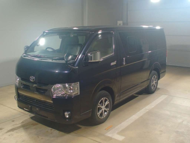 TOYOTA HIACE VAN 2021