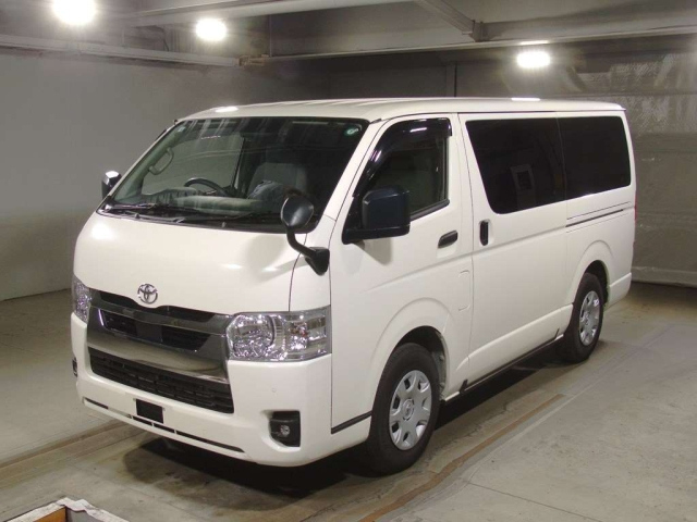 TOYOTA HIACE VAN 2022