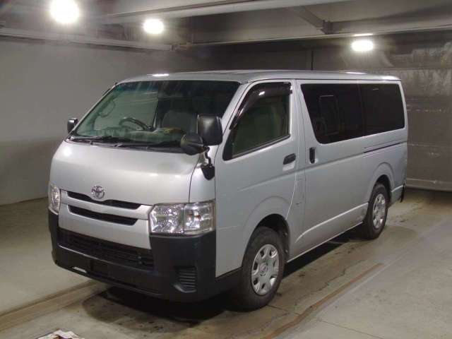 TOYOTA HIACE VAN 2015