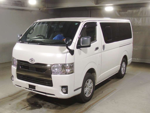 TOYOTA HIACE VAN 2020
