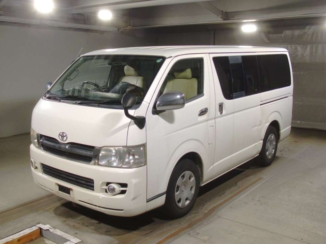TOYOTA HIACE VAN