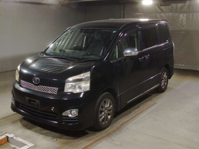 TOYOTA VOXY 2013