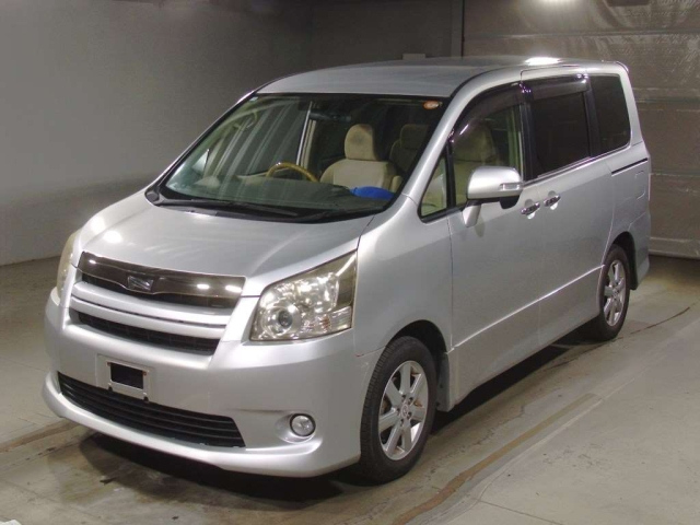 TOYOTA NOAH 2009