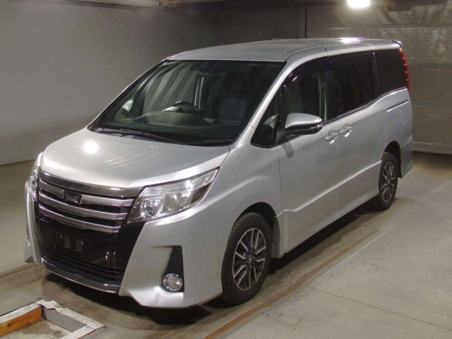 TOYOTA NOAH