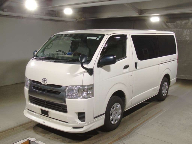 TOYOTA HIACE VAN 2017