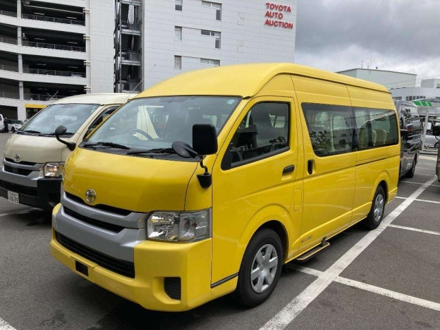 TOYOTA HIACE 2019