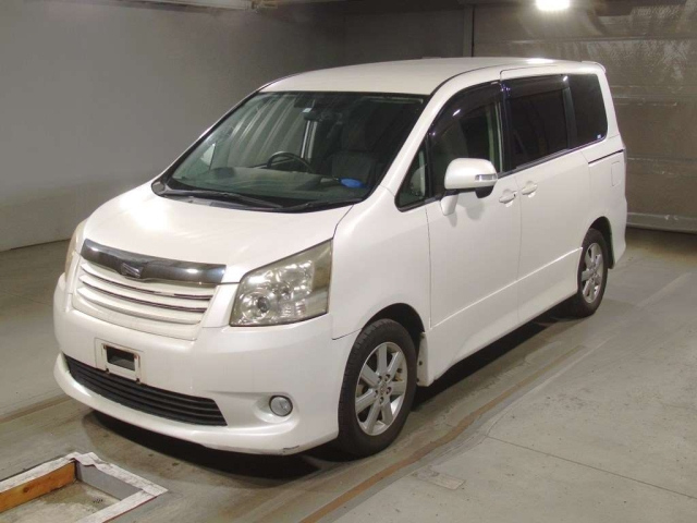 TOYOTA NOAH 2008