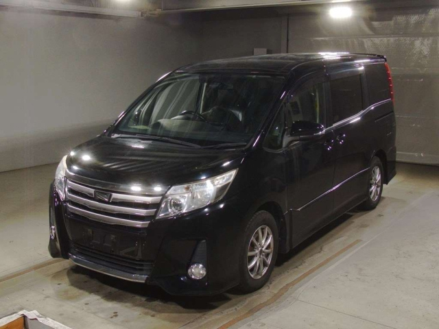 TOYOTA NOAH 2016