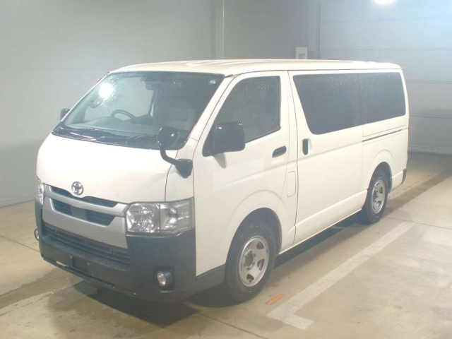 TOYOTA HIACE VAN 2021