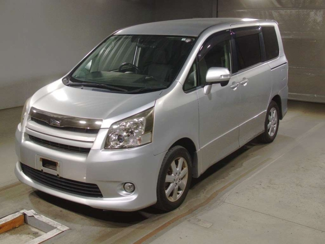 TOYOTA NOAH 2008