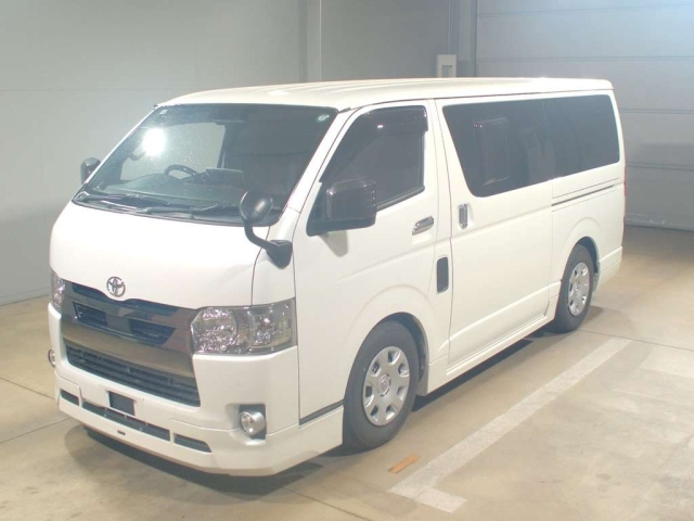 TOYOTA HIACE VAN 2021