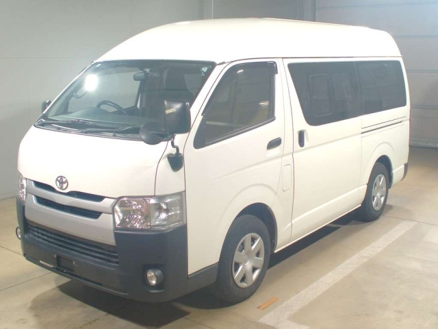 TOYOTA HIACE VAN 2020