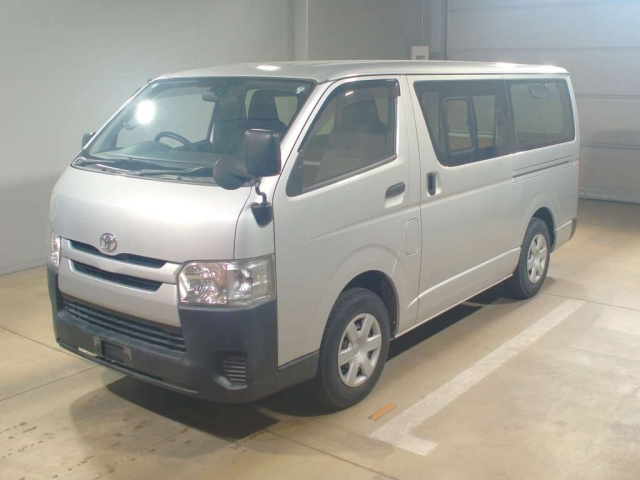 TOYOTA HIACE VAN 2015