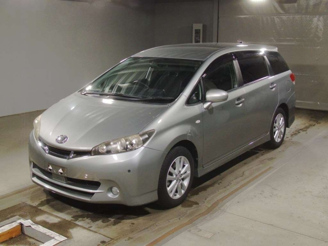 TOYOTA WISH 2010