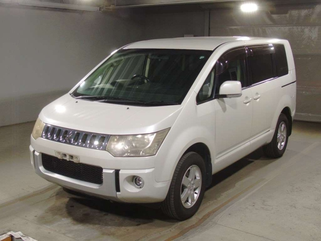 MITSUBISHI DELICA D5 2010