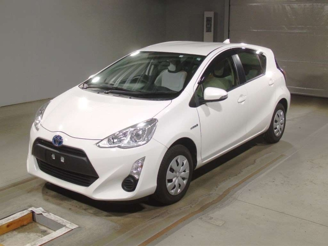 TOYOTA AQUA 2016