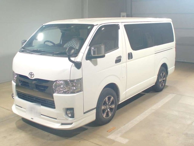 TOYOTA HIACE VAN