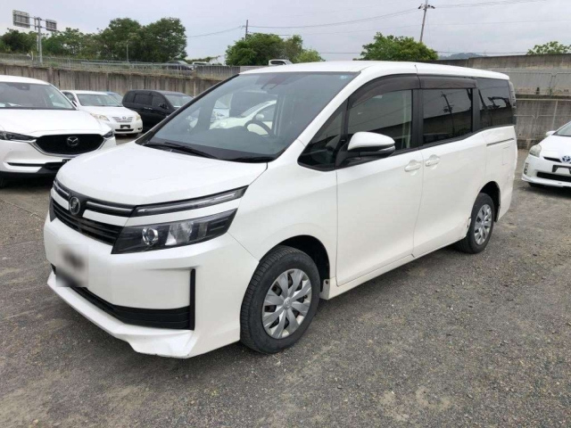 TOYOTA VOXY 2016