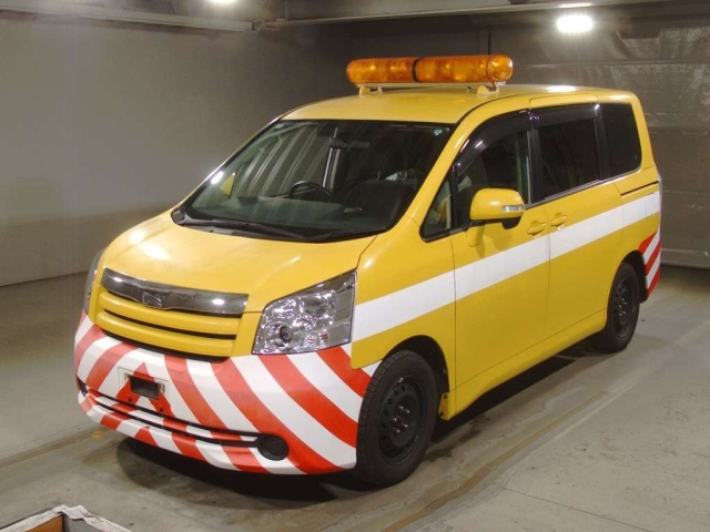 TOYOTA NOAH 2009