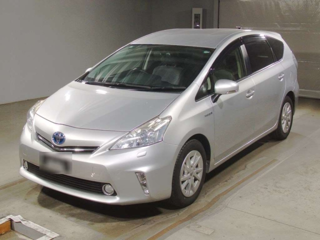 TOYOTA PRIUS ALPHA 2013