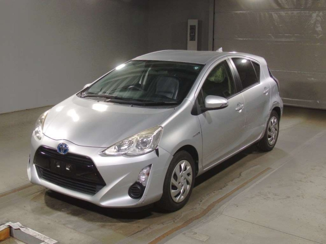 TOYOTA AQUA 2015