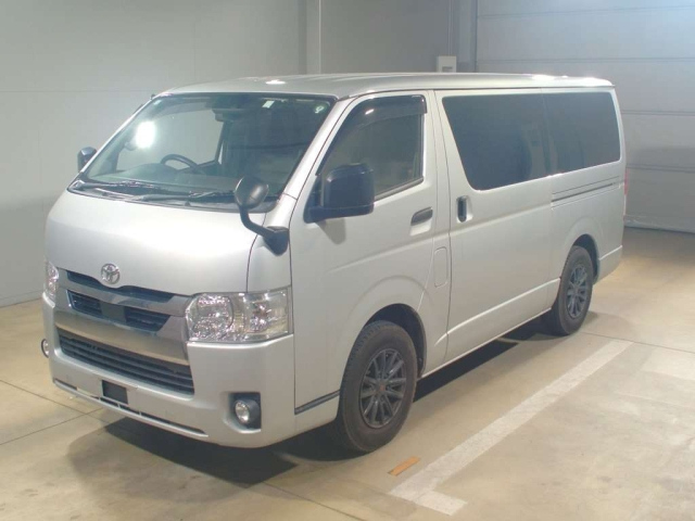 TOYOTA HIACE VAN 2021