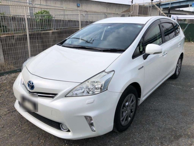 TOYOTA PRIUS ALPHA 2014