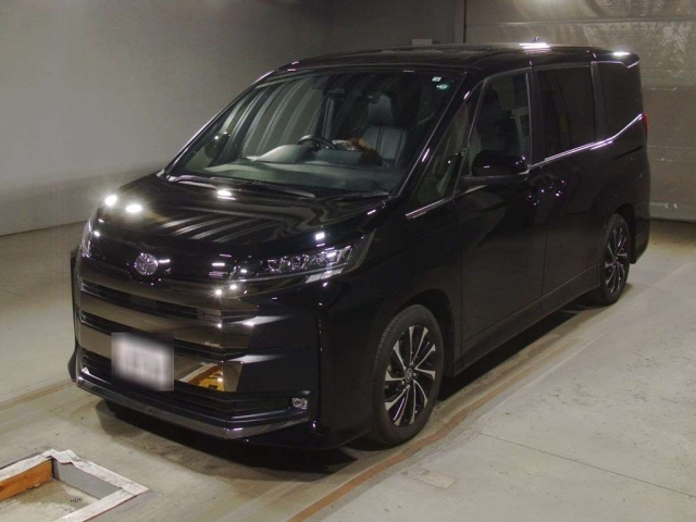 TOYOTA NOAH 2022