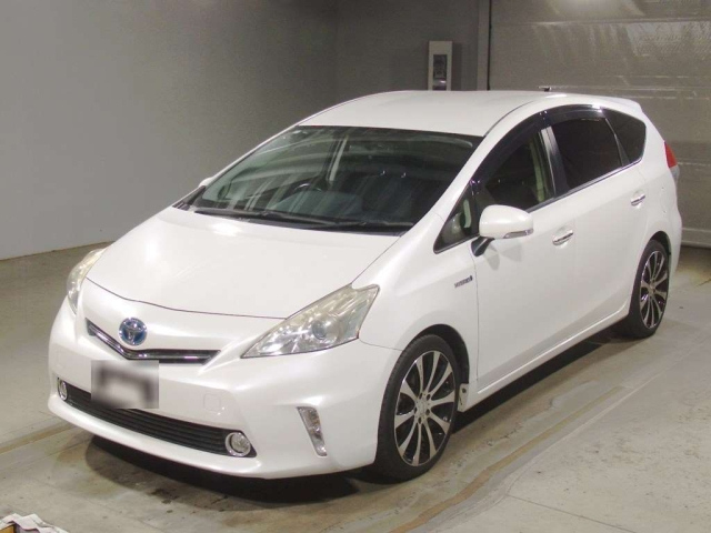 TOYOTA PRIUS ALPHA 2014