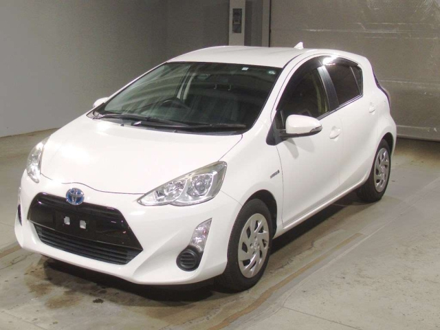 TOYOTA AQUA 2016