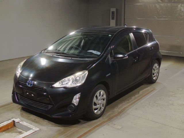 TOYOTA AQUA 2015