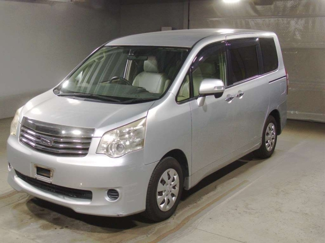 TOYOTA NOAH 2012