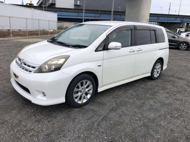 TOYOTA ISIS 2010