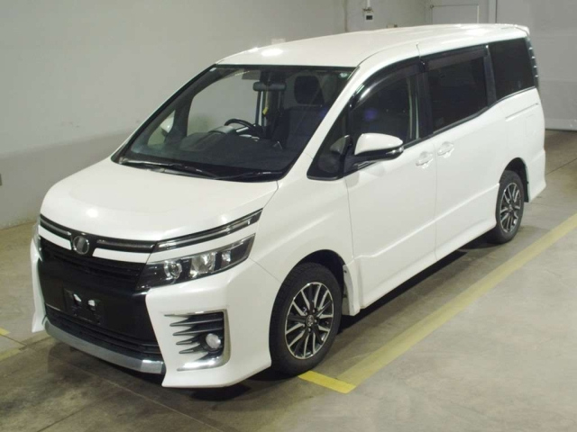 TOYOTA VOXY 2014