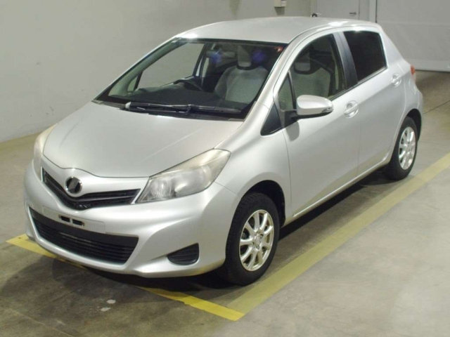 TOYOTA VITZ 2013