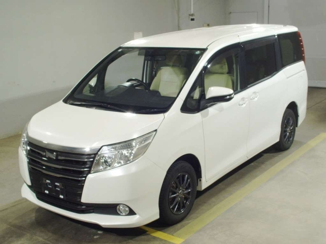 TOYOTA NOAH 2014
