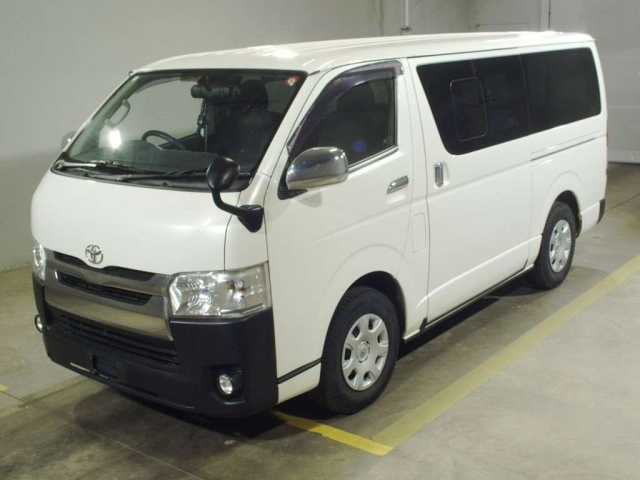 TOYOTA HIACE VAN 2018