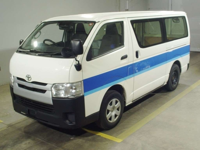 TOYOTA HIACE VAN 2019