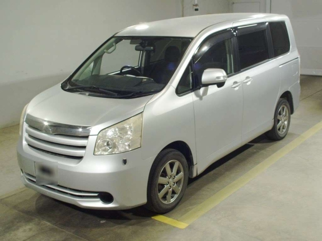 TOYOTA VOXY 2009