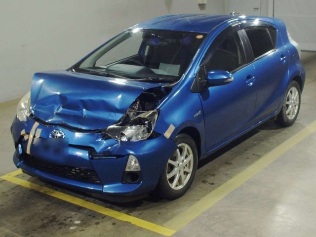 TOYOTA AQUA 2013