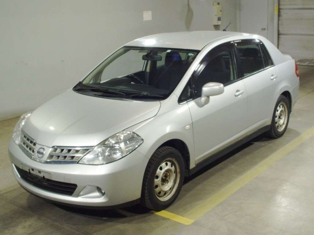 NISSAN TIIDA LATIO