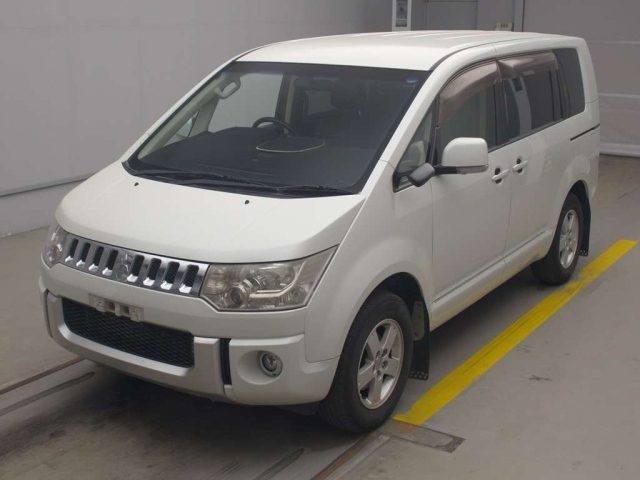 MITSUBISHI DELICA D5 2013
