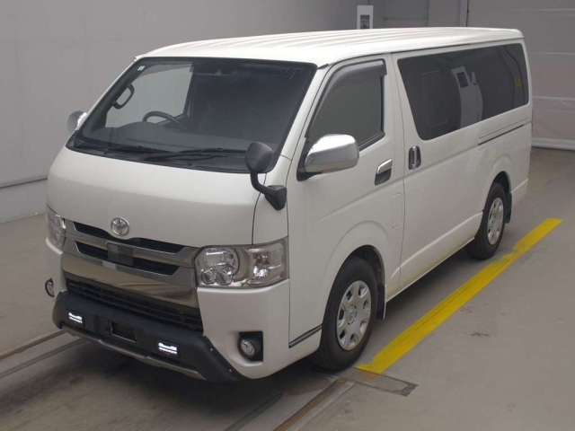TOYOTA HIACE VAN 2020