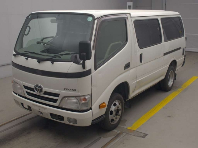 TOYOTA DYNA 2012