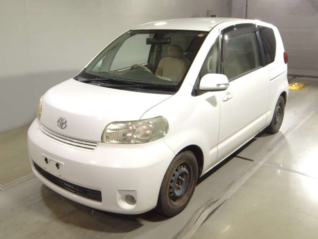 TOYOTA PORTE 2010