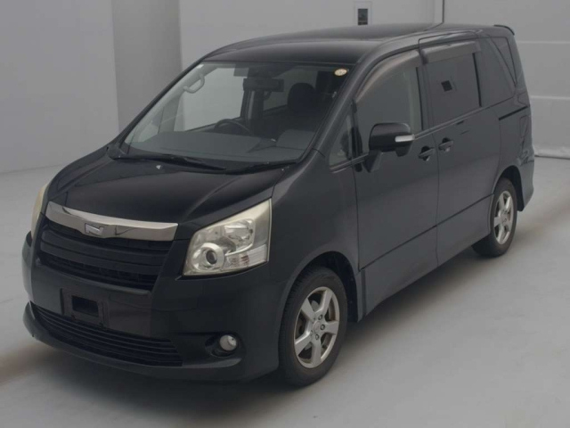 TOYOTA NOAH 2009
