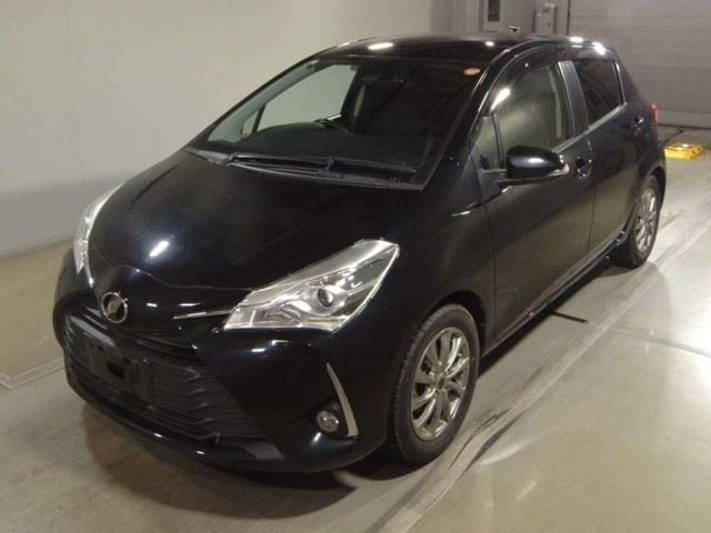 TOYOTA VITZ 2017