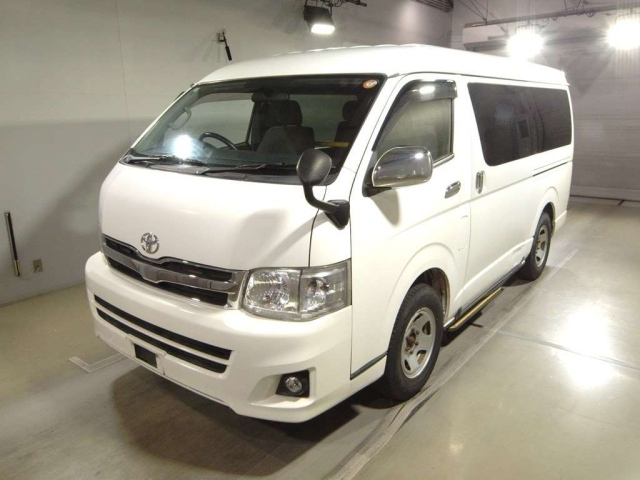 TOYOTA HIACE