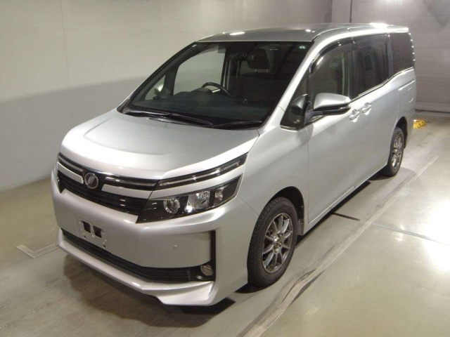 TOYOTA VOXY 2017